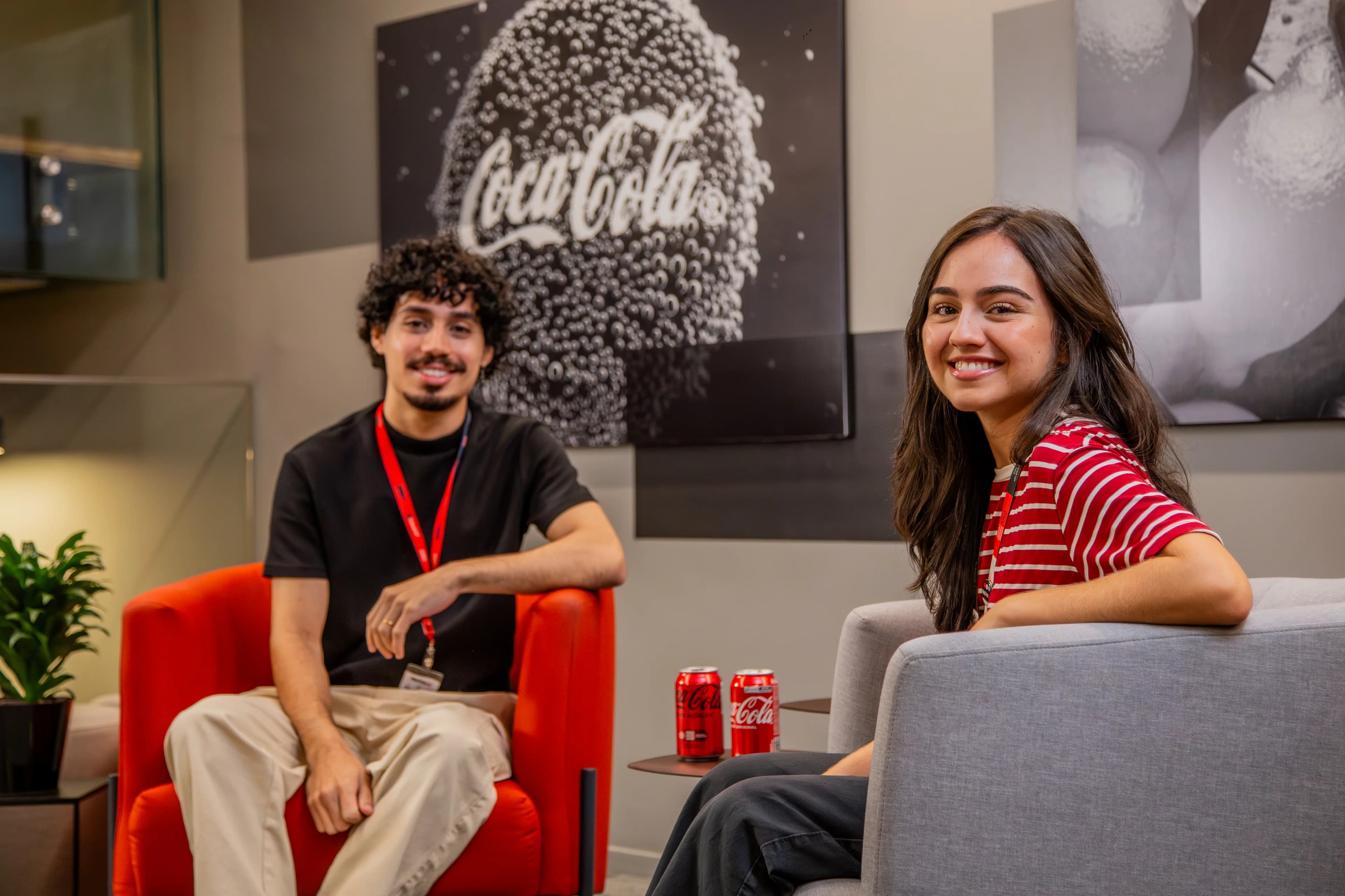 Coca-Cola FEMSA abre 1.000 vagas para o verão e ainda ensina a montar currículo; como se inscrever